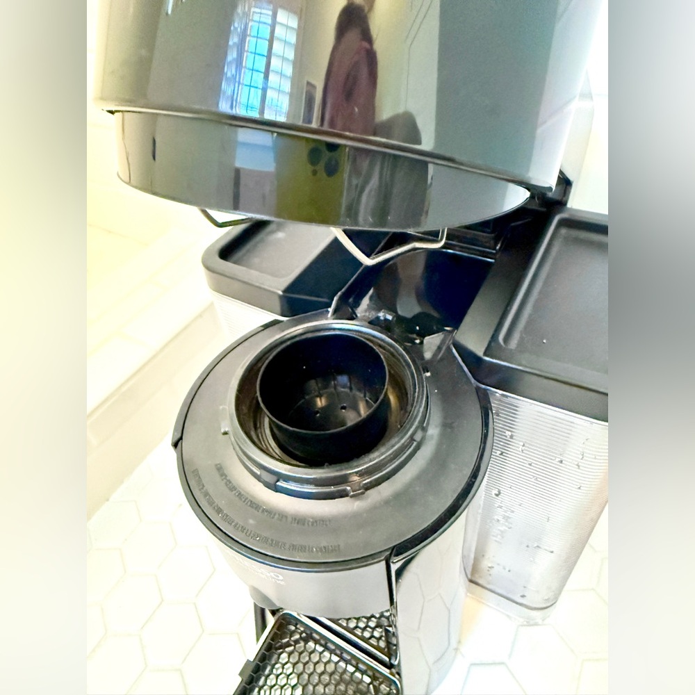 Nespresso Machine - Picture 2 of 7